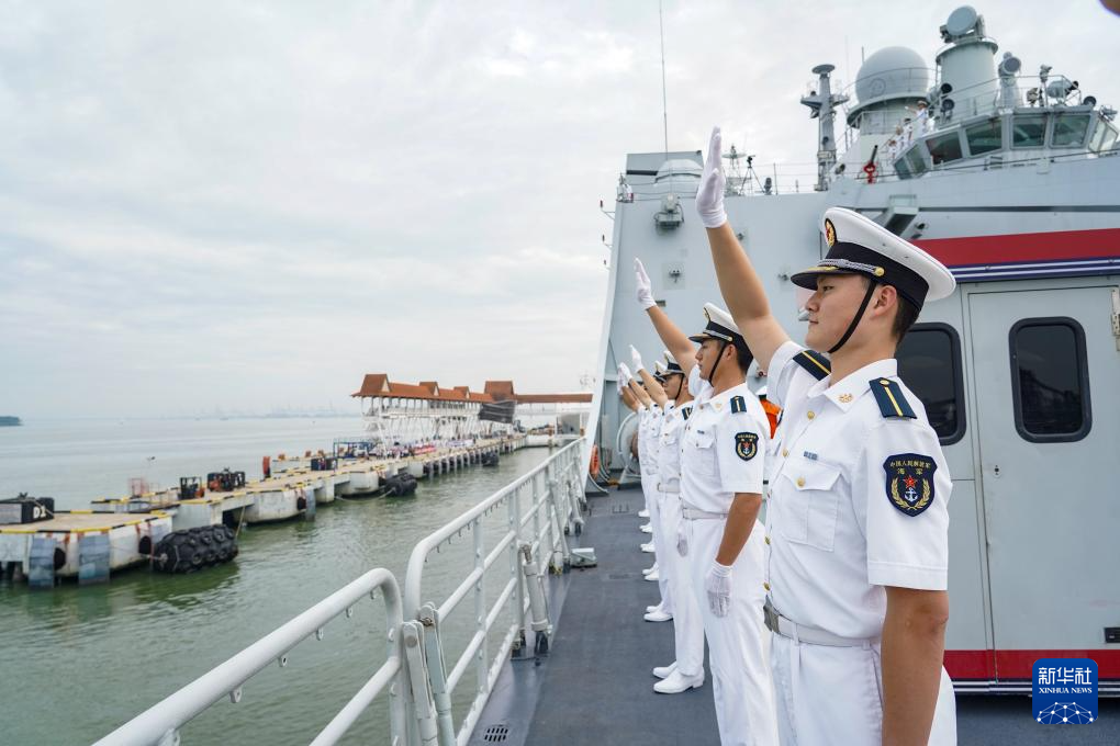 中国海军989编队抵达马来西亚进行友好访问